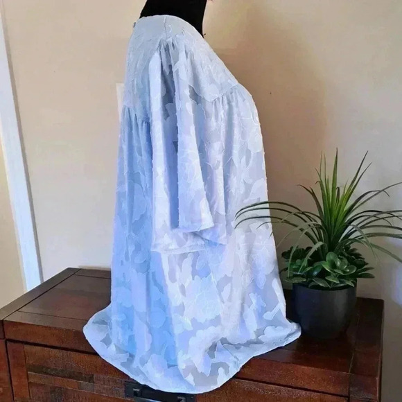 ❤️ Short Bell Sleeve Blouse Crewneck  Medium Tops Floral Blue Textured Shirt - Picture 5 of 13